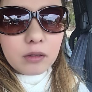 Meet your Posher, Alicia